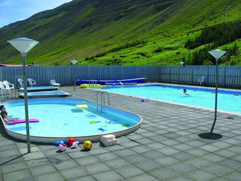 Sundlaugin á Suðureyri opnuð.jpg