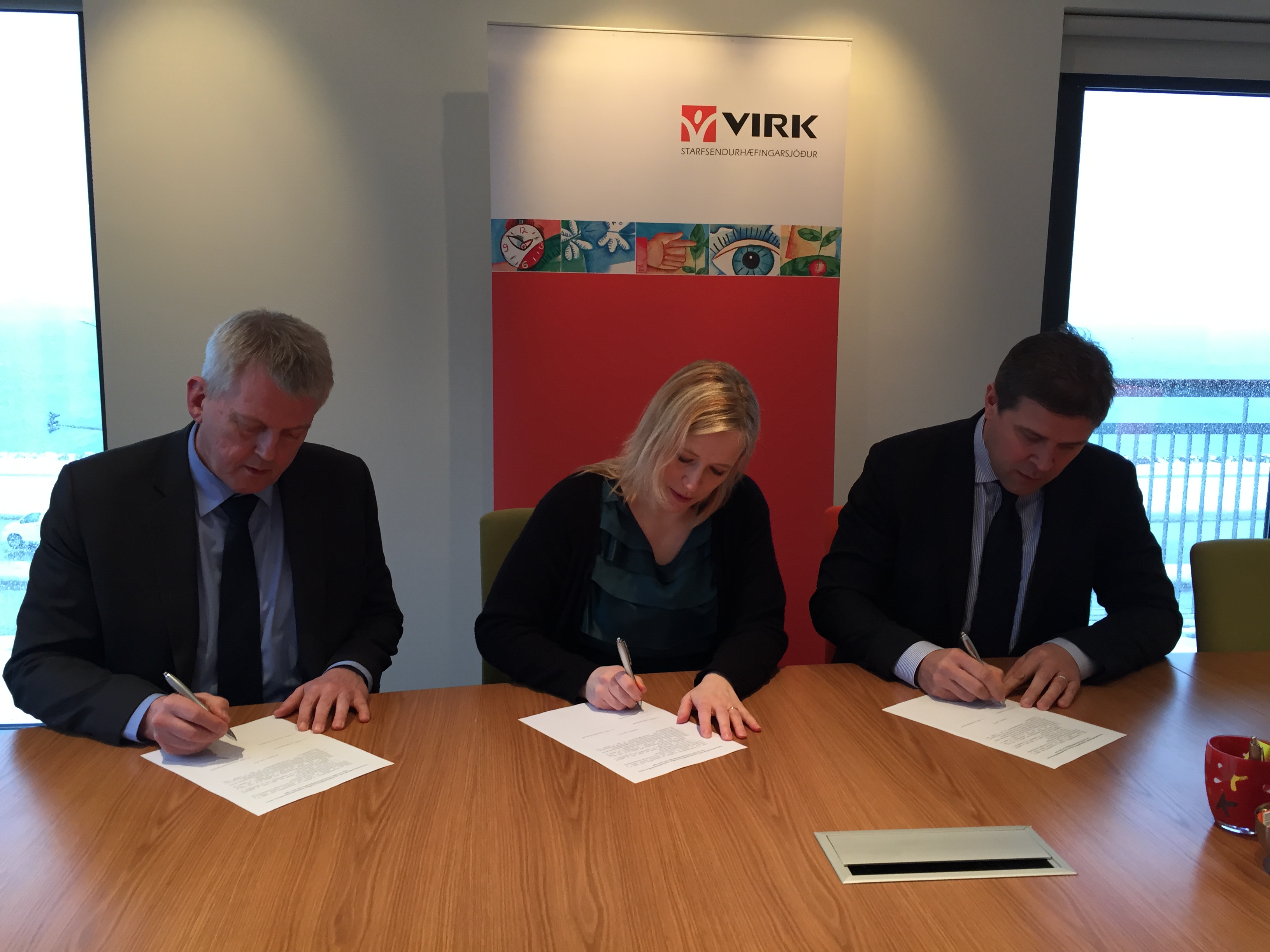 VIRK - undirskrift.JPG