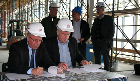 Samkomulag SA og ASÍ um vinnustaðaskírteini var undirritað 15. júní 2010