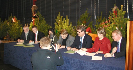 Skrifað undir samkomulagið í ráðhúsi Reykjavíkur